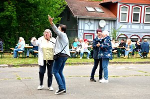 T&auml;nzchentee 