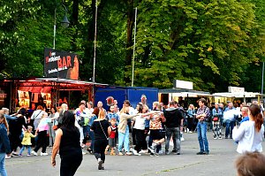 T&auml;nzchentee 