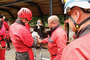 Rettung aus der Finsternis - am Rabensteiner Stollen wurde heute die Rettung unter Tage geprobt