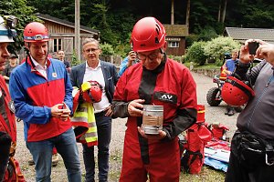 Rettung aus der Finsternis - am Rabensteiner Stollen wurde heute die Rettung unter Tage geprobt
