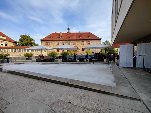 Wiederer&ouml;ffnung des Kaffeehauses an der Bibliothek