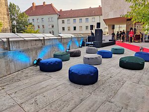 Wiederer&ouml;ffnung des Kaffeehauses an der Bibliothek