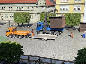 Der T&ouml;pfrmarkt wird hergerichtet zum Mittelalterstadtfest