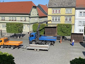 Der T&ouml;pfrmarkt wird hergerichtet zum Mittelalterstadtfest