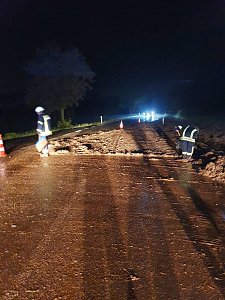 Feuerwehr im Einsatz nach Starkregen bei Breitenworbis