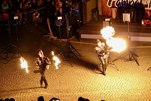 Atemberaubendes Feuerspektakel auf dem T&ouml;pfermarkt in Bad Langensalza 
