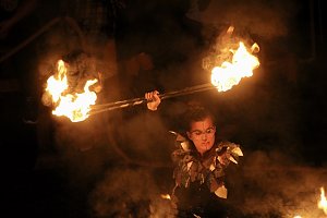 Atemberaubendes Feuerspektakel auf dem T&ouml;pfermarkt in Bad Langensalza 