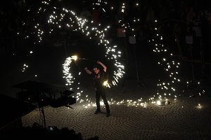 Atemberaubendes Feuerspektakel auf dem T&ouml;pfermarkt in Bad Langensalza 