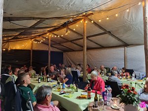 Stra&szlig;enfest mit neuem Festzelt in Hachelbich