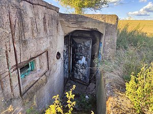 Ein kleiner Bunker am Rande der Stadt