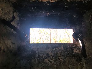 Ein kleiner Bunker am Rande der Stadt
