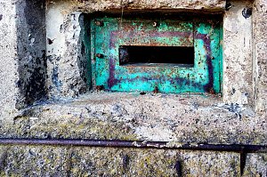 Ein kleiner Bunker am Rande der Stadt
