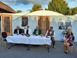 Premiere "Die Verlobungsfeier"