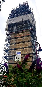 Der Kirchturm von St. Nicolai in Trebra frisch einger&uuml;stet 