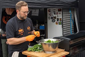 Grillmeisterschaft auf dem Parkdeck der Marktpassage