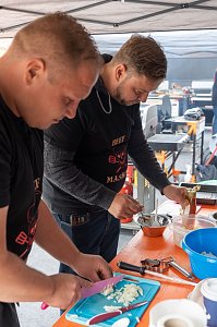 Grillmeisterschaft auf dem Parkdeck der Marktpassage