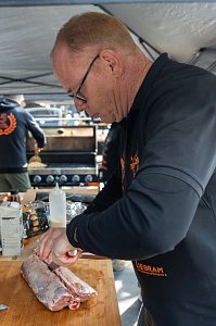 Grillmeisterschaft auf dem Parkdeck der Marktpassage