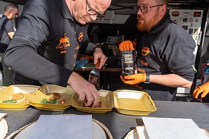 Grillmeisterschaft auf dem Parkdeck der Marktpassage