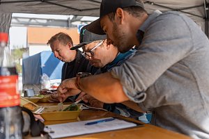Grillmeisterschaft auf dem Parkdeck der Marktpassage