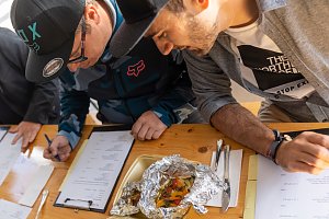 Grillmeisterschaft auf dem Parkdeck der Marktpassage