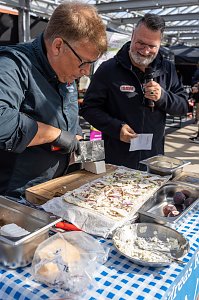 Grillmeisterschaft auf dem Parkdeck der Marktpassage