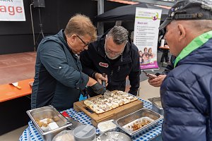 Grillmeisterschaft auf dem Parkdeck der Marktpassage