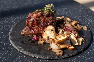 Grillmeisterschaft auf dem Parkdeck der Marktpassage