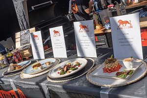 Grillmeisterschaft auf dem Parkdeck der Marktpassage