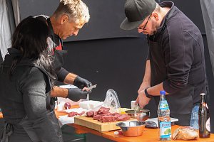 Grillmeisterschaft auf dem Parkdeck der Marktpassage