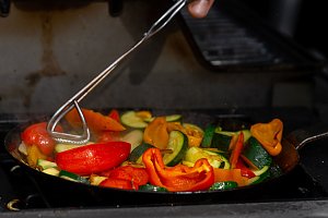 Grillmeisterschaft auf dem Parkdeck der Marktpassage