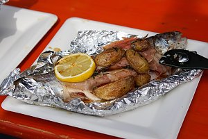 Grillmeisterschaft auf dem Parkdeck der Marktpassage