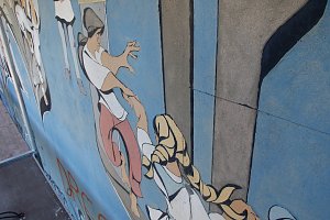 Ist das schon Geschichte? - das Wandbild an der Frauenberg-Turnhalle wird erhalten