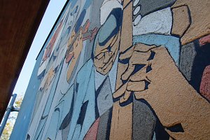 Ist das schon Geschichte? - das Wandbild an der Frauenberg-Turnhalle wird erhalten