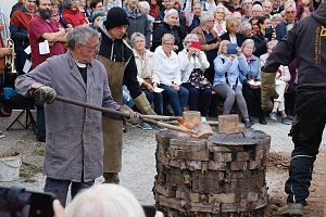Glockenguss vor St. Blasii in Nordhausen