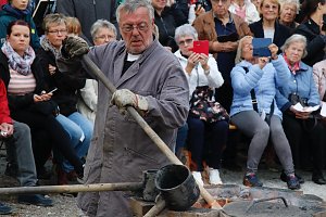Glockenguss vor St. Blasii in Nordhausen