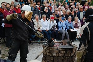 Glockenguss vor St. Blasii in Nordhausen