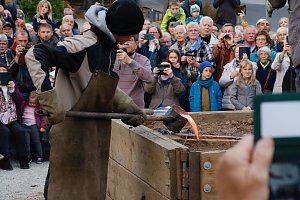 Glockenguss vor St. Blasii in Nordhausen