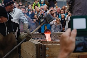 Glockenguss vor St. Blasii in Nordhausen