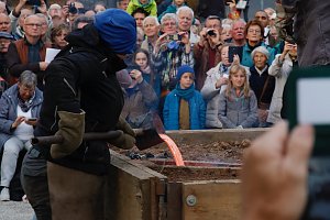 Glockenguss vor St. Blasii in Nordhausen
