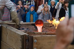Glockenguss vor St. Blasii in Nordhausen