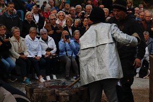 Glockenguss vor St. Blasii in Nordhausen