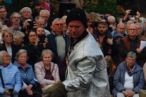 Glockenguss vor St. Blasii in Nordhausen
