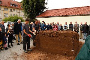"Glockengeburt" vor der St. Blasii-Kirche