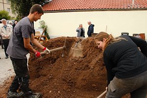 "Glockengeburt" vor der St. Blasii-Kirche