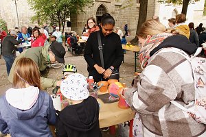 "Glockengeburt" vor der St. Blasii-Kirche