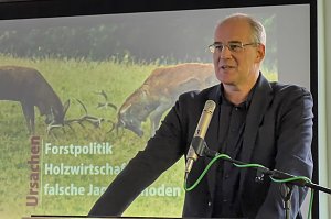 Hegegemeinschaft Rotwild S&uuml;dharz/Th&uuml;ringen organisierte Fachgespr&auml;ch zur Zukunft der Rotwildeinstandsgebiete in Th&uuml;ringen