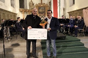 Vor ausverkauftem Haus fand gestern das Benefizkonzert des Luftwaffenmusikkorps Erfurt und die Verleihung der Ehrenamtspreise der Stadt Sondershausen statt.