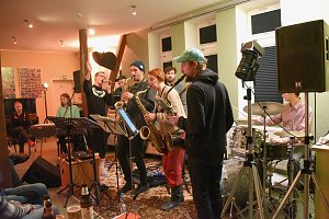 Tryon in der Jazzmangel