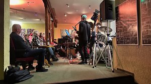 Tryon in der Jazzmangel