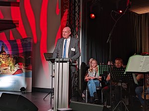 B&uuml;rgermeister Steffen Grimm begr&uuml;&szlig;te die geladenen G&auml;ste im Klubhaus Stocksen in Sondershausen